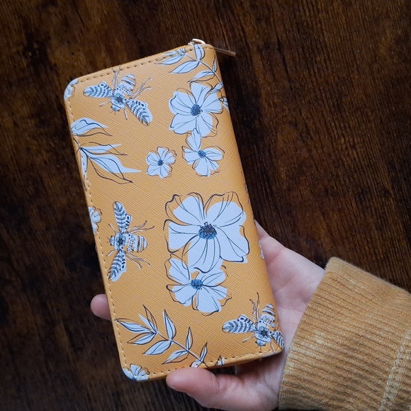 Karma Floral & Bee Wallet - Picture 2 of 5